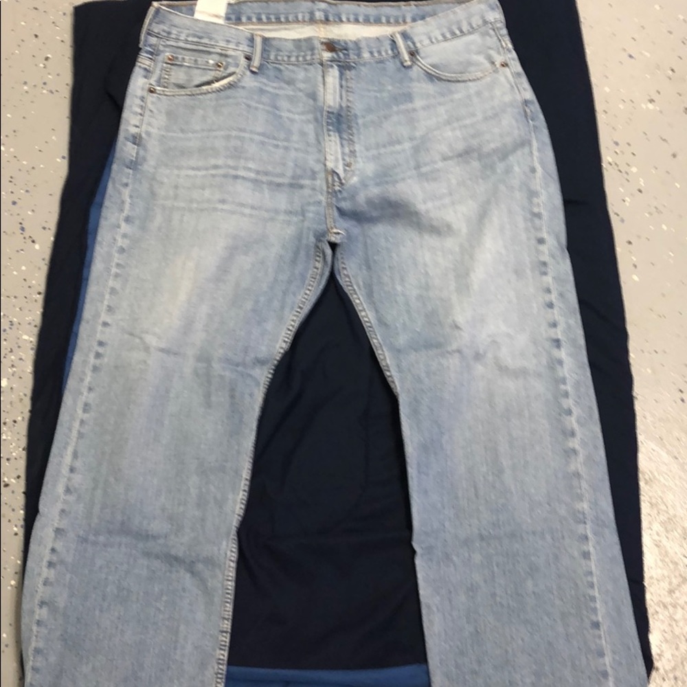 Men’s Levi’s 569 loose fitting jeans size 40/32